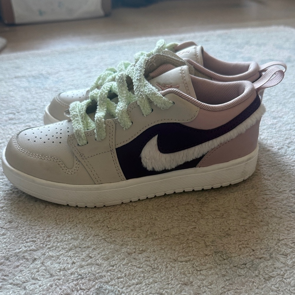 Nike Kids/Grade School Jordan 1 Low Pink/Brown